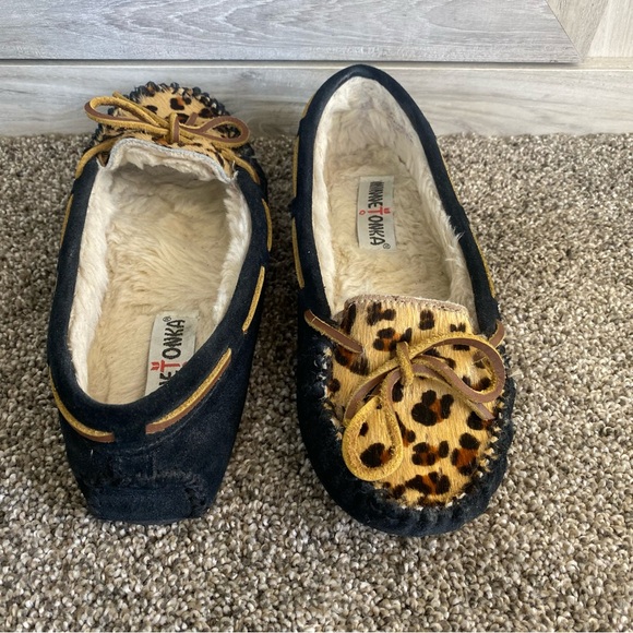 Minnetonka Cally leopard print suede bow slip on plush pile penny loafer flats 6 - Picture 5 of 8